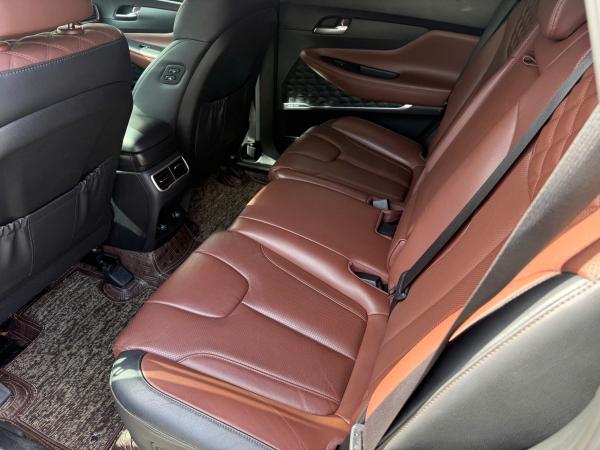 HYUNDAI SANTAFE 2.5 CAO CẤP – 2022 | ĐEN BÓNG